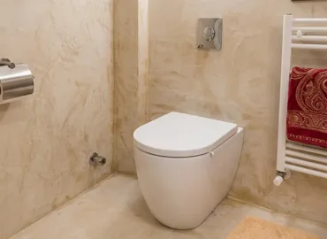 Rivestimento bagno in resina a Verona, lavoro di ARpose