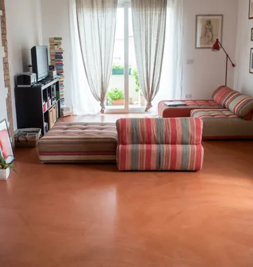 Salotto con pavimento in resina Verona ARpose