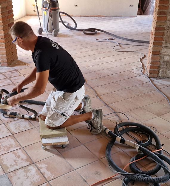 Posa pavimenti e rivestimenti in resina a Verona | ARpose